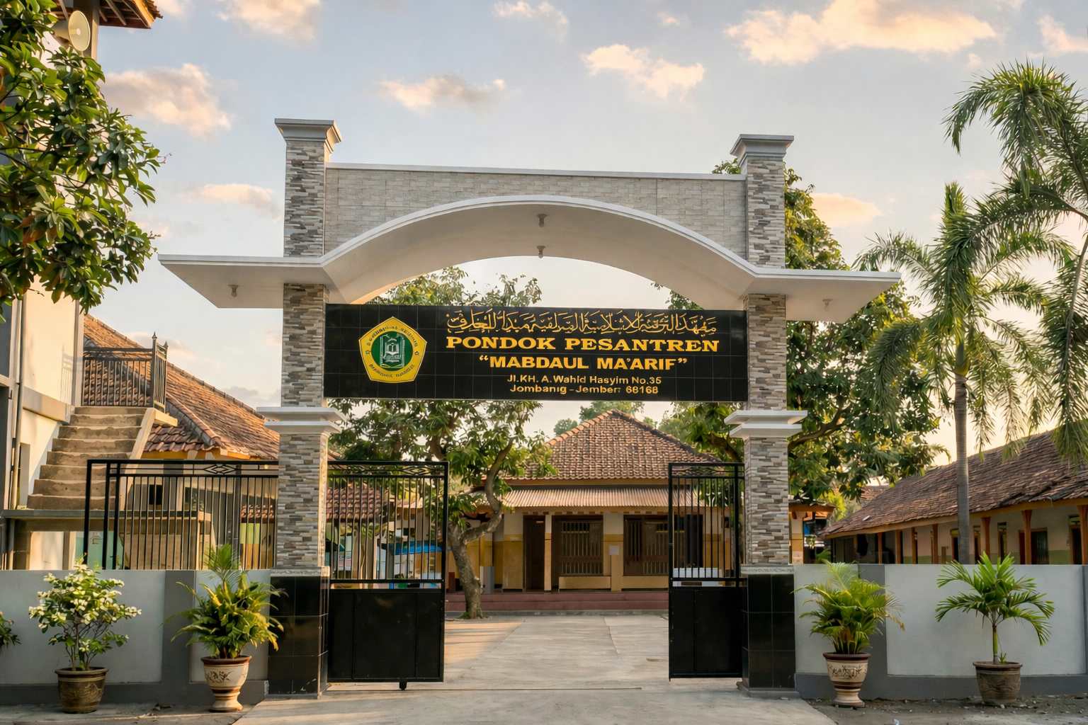 Gapura PP. Mabdaul Ma'arif